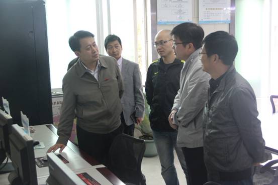 ��ί�����쵼ݰ������ֽ��з�Ѵ��������